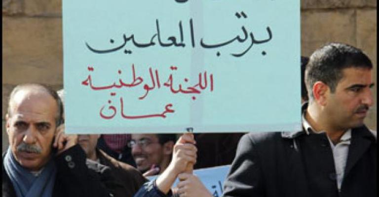 وزير العمل يعلن التوصل الى اتفاق ولجان المعلمين تنفي 