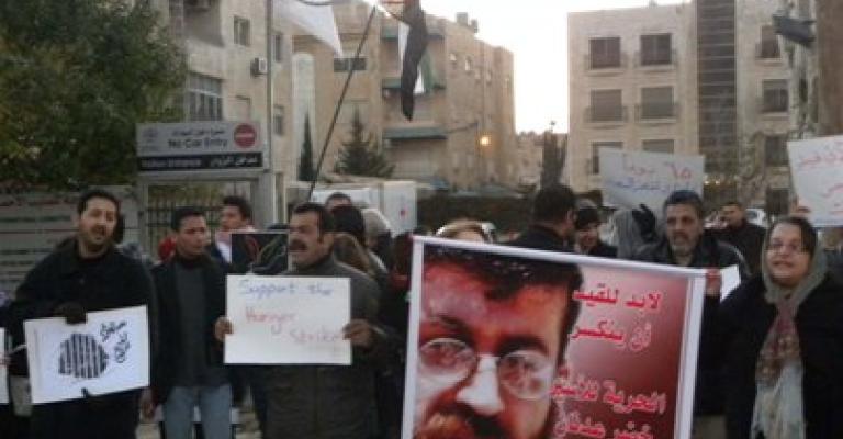 اعتصام تضامني مع الأسير عدنان في أطول إضراب عن الطعام