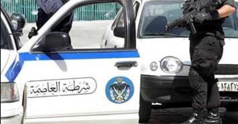 إصابة أربعة من رجال البحث الجنائي ومطلوب أثناء ملاحقته