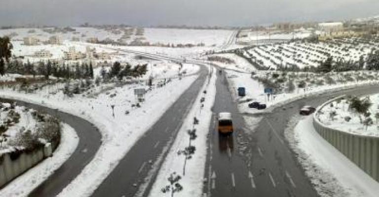 تعليق الدوام في المدارس والجامعات