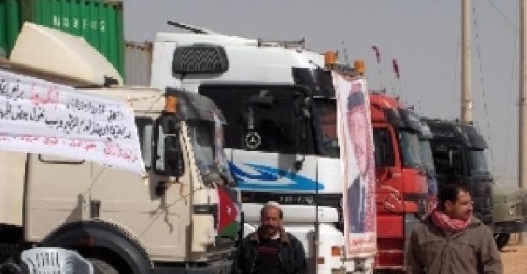 استمرار إضراب سائقي شاحنات العقبة يشل حركة الميناء
