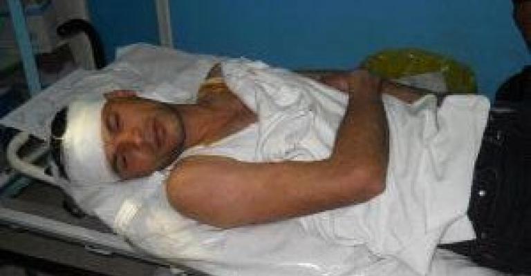 نواب يعودون الشرطي الذي تعرض للطعن في الطفيلة