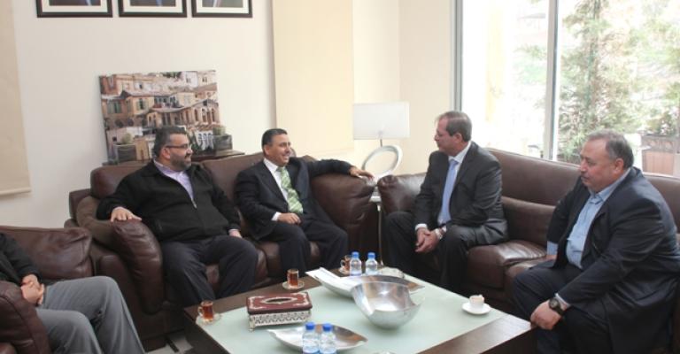 الكيلاني يبحث مع النقيب مطالب المهندسين الزراعيين في الأمانة