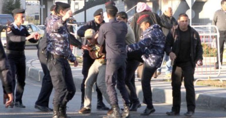 الزيود: من تطاول على المال العام هو من تجاوز الخطوط الحمراء