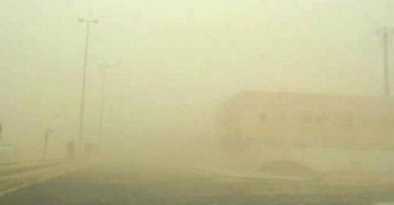 أجواء مغبرة وأمطار متفرقة