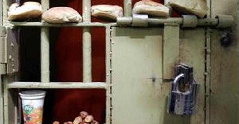المحامين: المعتقلين في سجون الاحتلال أسرى حرب