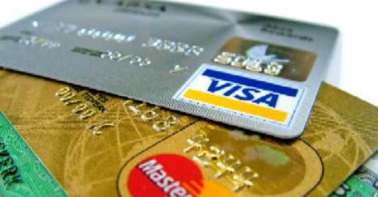 القبض على أجنبي حاول الاحتيال بواسطة بطاقة مزورة 