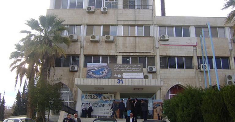النقابات تطالب بإقالة حكومة الطراونة 