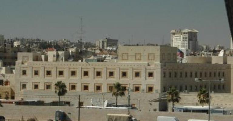اعتصام أمام السفارة الأمريكية احتجاجا على إلغاء صفة اللاجئ عن أبناء اللاجئين