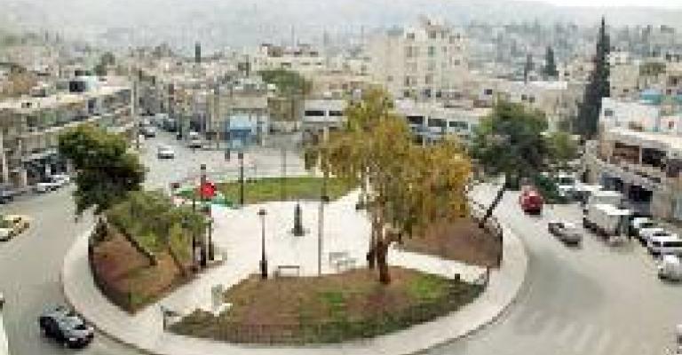 هلكتونا عرض ساخر على دوار باريس 