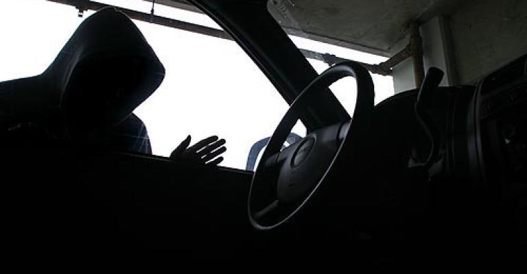 القبض على لصوص سيارات 