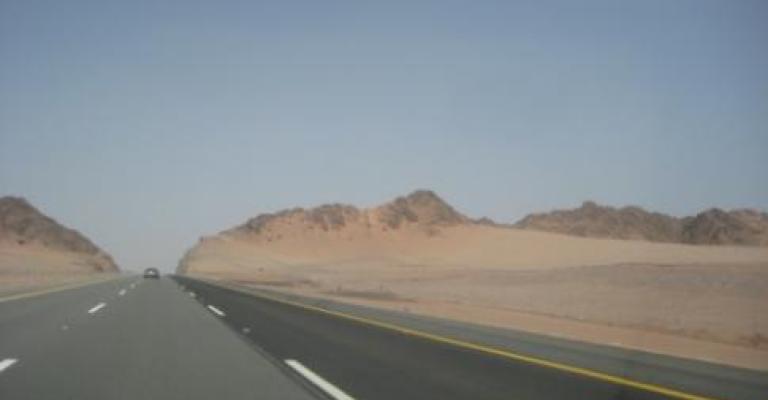 وفاة سيدة وإصابة 5 بحادث تدهور على الطريق الصحراوي