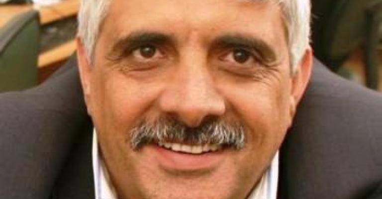  المسؤولون والإعلام المحلي مرة أخرى..