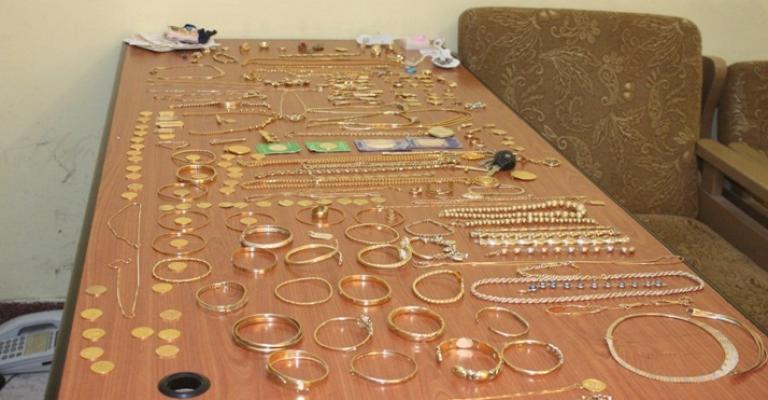 حارس يسرق مجوهرات بـ300 الف دينار 