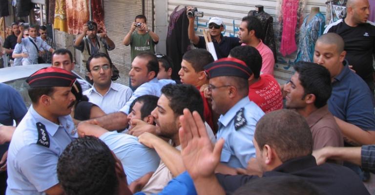 رواية الأمن حول مسيرة الحسيني: تجاوز للقانون واعتداء على رجال الأمن