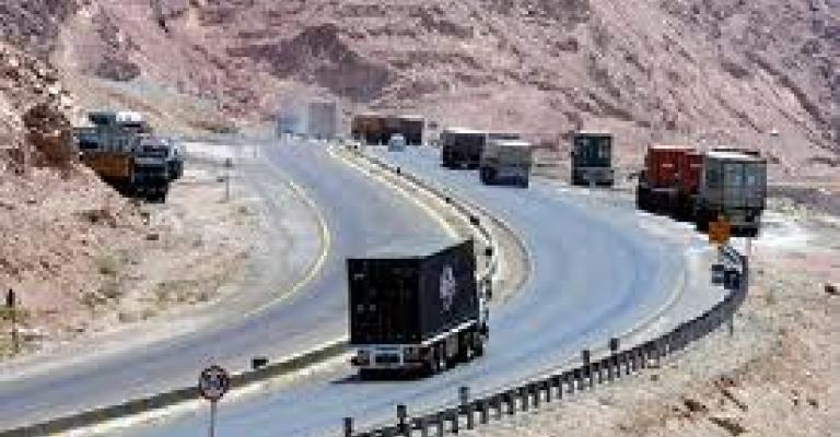 التحقيق مع 61 سوريا تواجدوا في شاحنات على الطريق الصحراوي