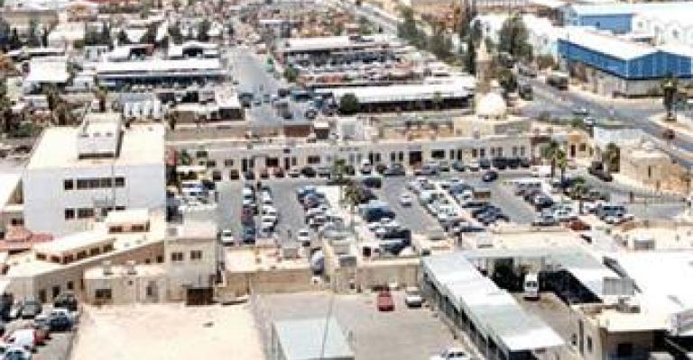 توفي بطعنة من شقيقه في المنطقة الحرة