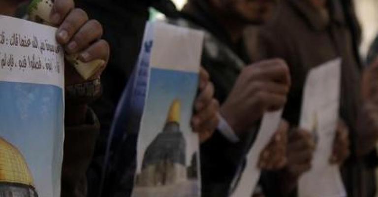 سلسلة بشرية في "الأردنية" نصرة للأقصى والمقدسات