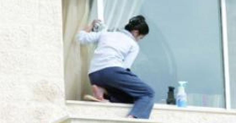 العمل تضبط 58 عامله مخالفه 