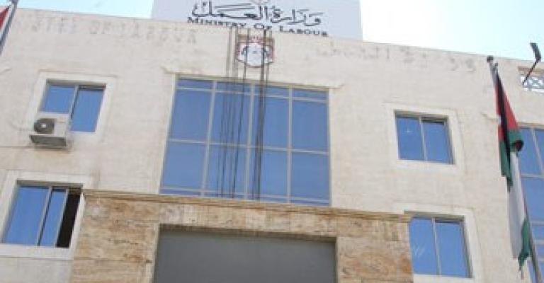 العمل تنذر 72 مؤسسة تستخدم العمالة الوافدة المخالفة 