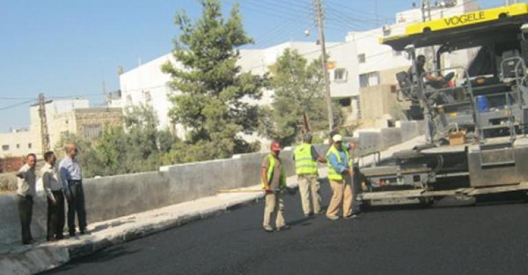 الامانة تنفذ اعمال تعبيد لشبكة شوارع ام الحيران 