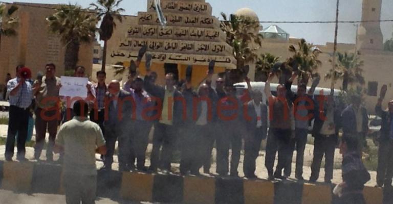 الكرك: محتجون يمنعون النسور من دخول المزار - صور