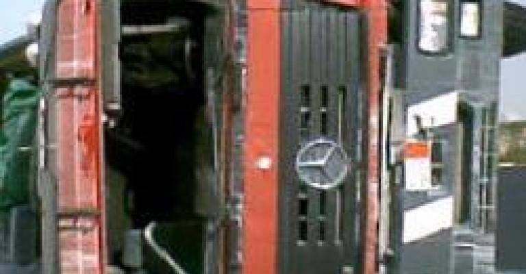 وفاة عراقي اثر حادث تدهور شاحنة بمعان