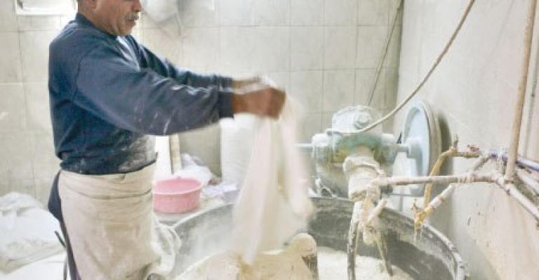 الحكومة تدرس استبدال آلية دعم الطحين 