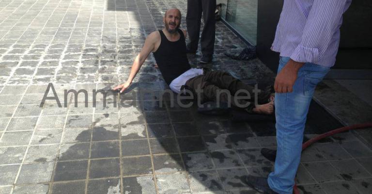 سوري يقدم على حرق قدميه