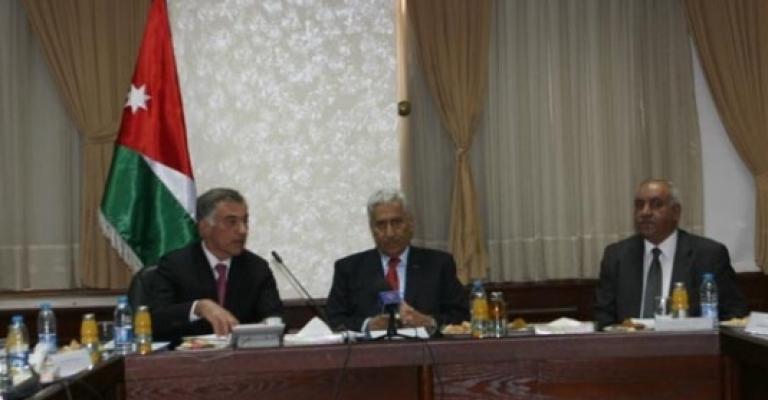 النسور يوعز بدراسة شمول المواطنين بالتأمين الصحي