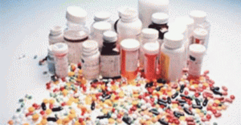 نقابة الأطباء تنفي عضوية طبيب يصنع ويبيع أدوية مقلدة