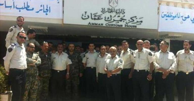 متضررون من إضراب الجمارك يتجهون للمطالبة بتعويضات