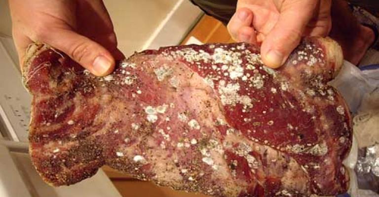 الأمانة: إتلاف ( 20 ) طن لحوم مخالفة للشروط الصحية