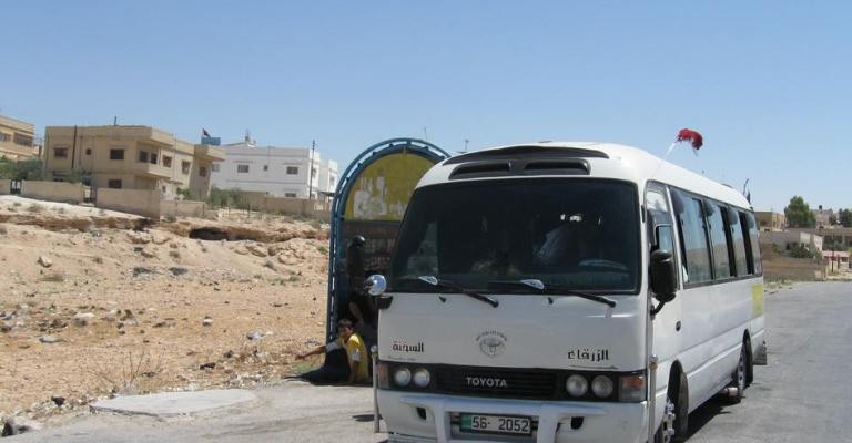 باصات الاحياء بالزرقاء..حمولات وسرعات زائدة وأشياء أخرى..(فيديو)