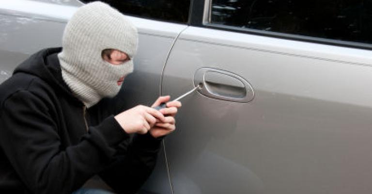 طالب سعودي "يشتري" سيارته المسروقة بـ3000 دينار