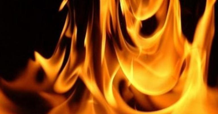 سحاب: وفاة طفل وإصابة شخصين إثر حريق منزل