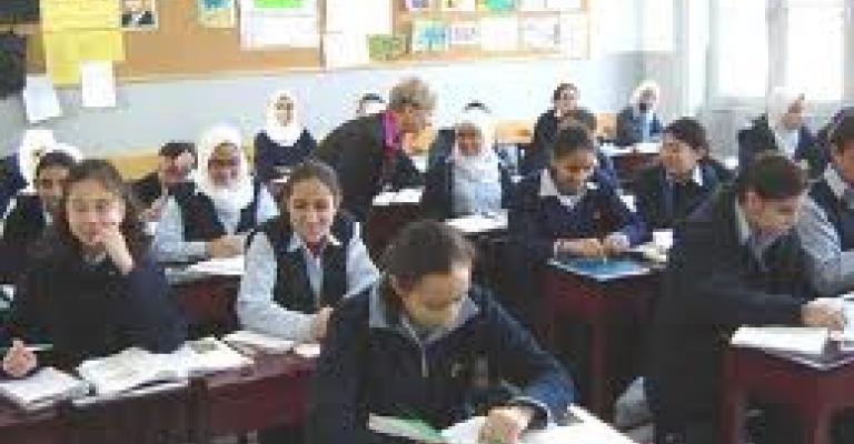 التربية والتعليم تقرر اعادة مواد حذفت من بعض مناهج الثانوية