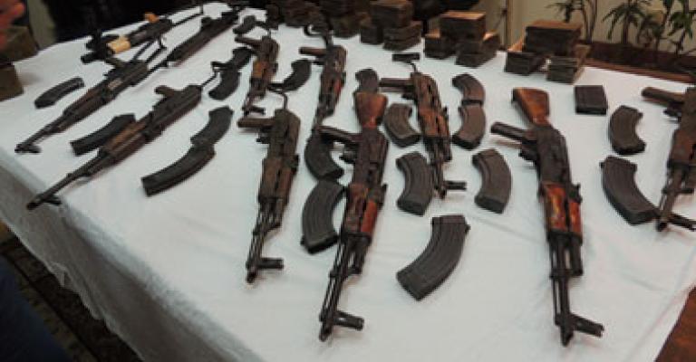 معاريف: نقل عمليات تهريب السلاح من سيناء إلى الأردن