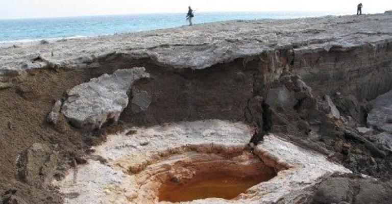 نقيب الجيولوجيين: حفر البحر الميت تهدد الحياة العامة