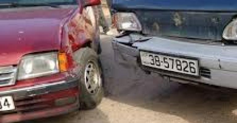 5 إصابات إثر تصادم 4 مركبات 