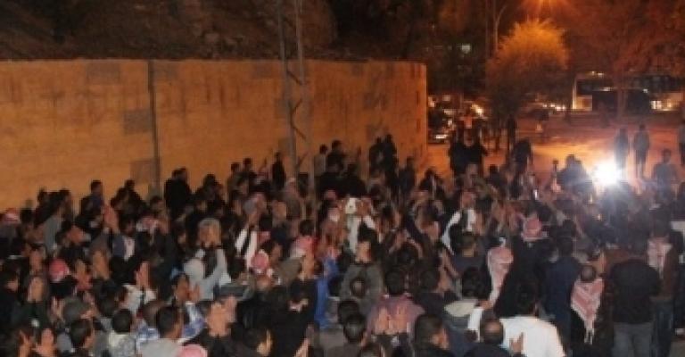 محاولات لتهدئة الأوضاع في حي الطفايلة بانتظار النسور