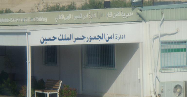 إسرائيل تضع جهازا إشعاعيا لفحص البضائع عبر جسر الملك حسين