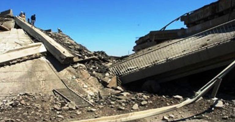 تفجير جسر يربط الاردن بالعراق