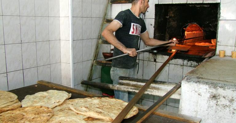 شبح الزوال يخيم على حرفة الخباز في الزرقاء (فيديو)