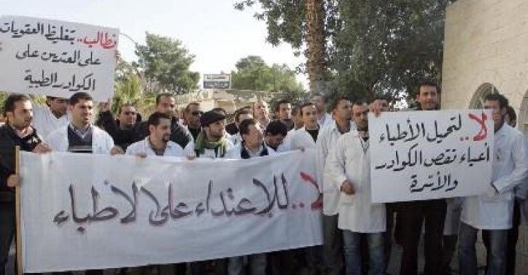 نقيب الأطباء: تراجع ظاهرة الاعتداء على الكوادر الطبية