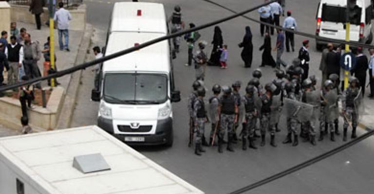 محاولات لاحتواء أزمة السلط