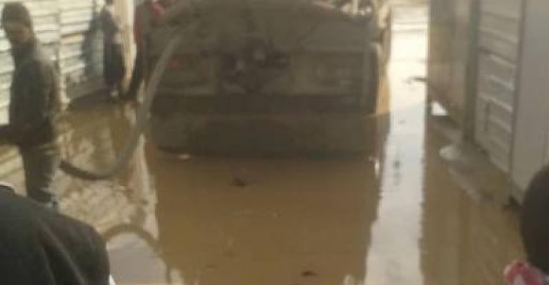 مياه الأمطار تداهم كرفانات وخيام الزعتري