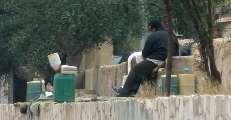 البنزين المهرب: مكاسب سريعة للبائعين وأضرار بالغة للمستخدمين 