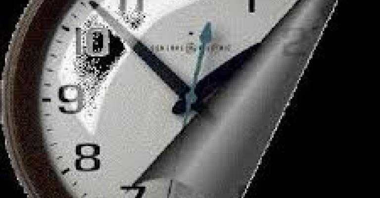 تأخير دوام الدوائر الرسمية والمدارس والبنوك الأربعاء