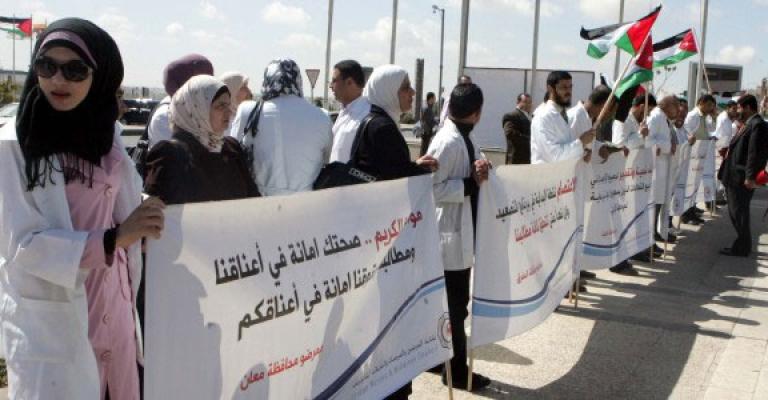 "الممرضين" يضربون عن العمل الأحد